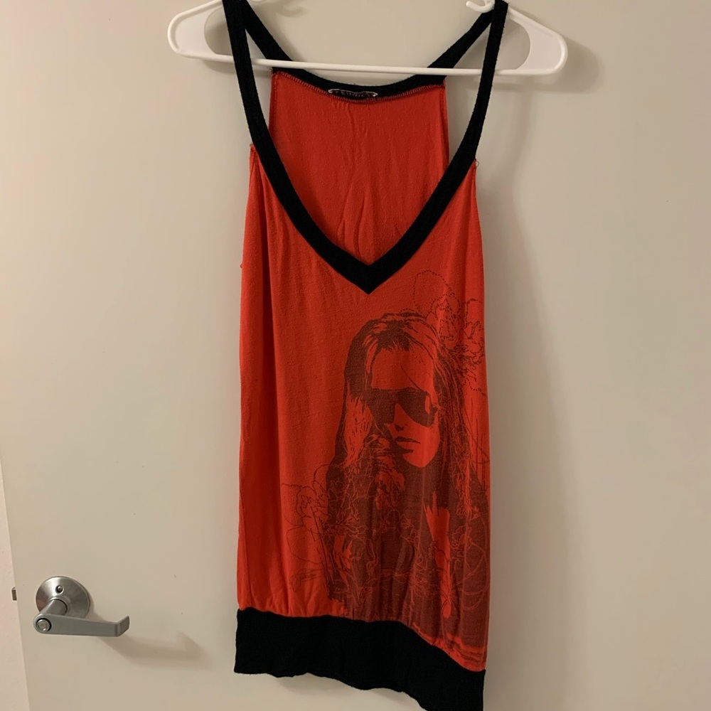 Graphic tank